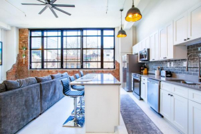 Spacious Sterchi Loft Getaway- Downtown Getaway